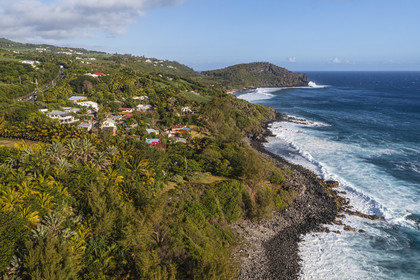 France, Ile de la Reunion, Petite-Ile sur la côte sud, plage et rochers vers Grand Anse (vue aérienne)