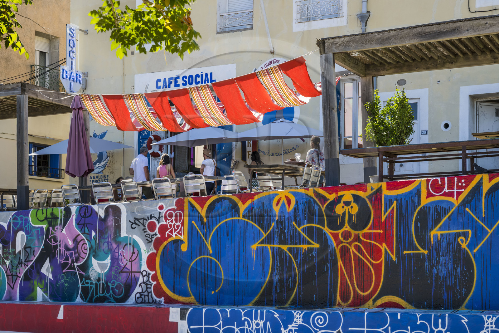 France, Hérault (34), Sète, le Quartier Haut, rue Villaret Joyeuse, café Le Social siège du club de la Jeune lance Sétoise