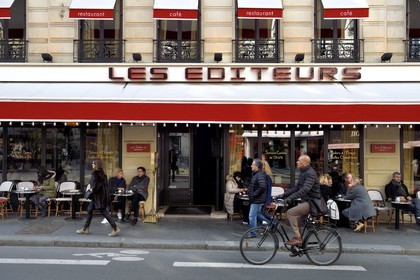 France, Paris (75), Carrefour de l'Odéon, Café les Editeurs
