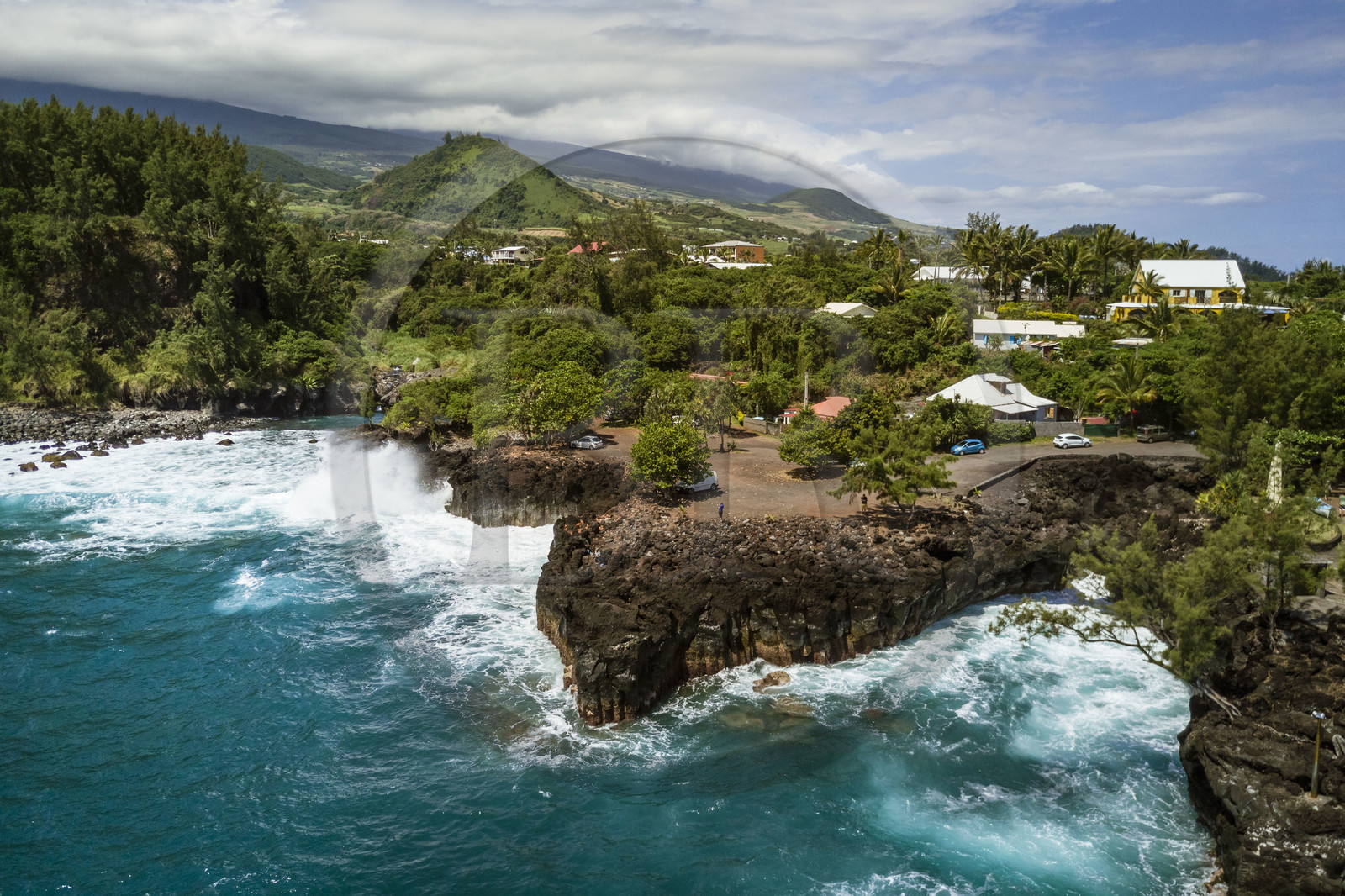France, Ile de la Reunion, Saint-Joseph, le petit port de la Marine de Langevin dans un couloir naturel de roche basaltique issue d'une ancienne coulée de lave qui a permis l'installation d'un débarcadère (vue aérienne)