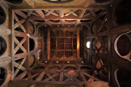Norvège, comté de Sogn Og Fjordane, église en bois debout ou stavkirke (1130) de Borgund, vue zénitale depuis l'intérieur