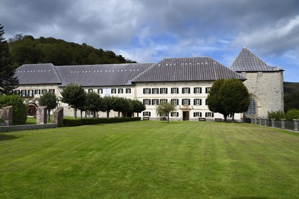 Spain, Basque Country, Navarra, Roncesvalles, stop on the Camino de Santiago (the Way of St. James), Royal Collegiate Church of Roncesvalles