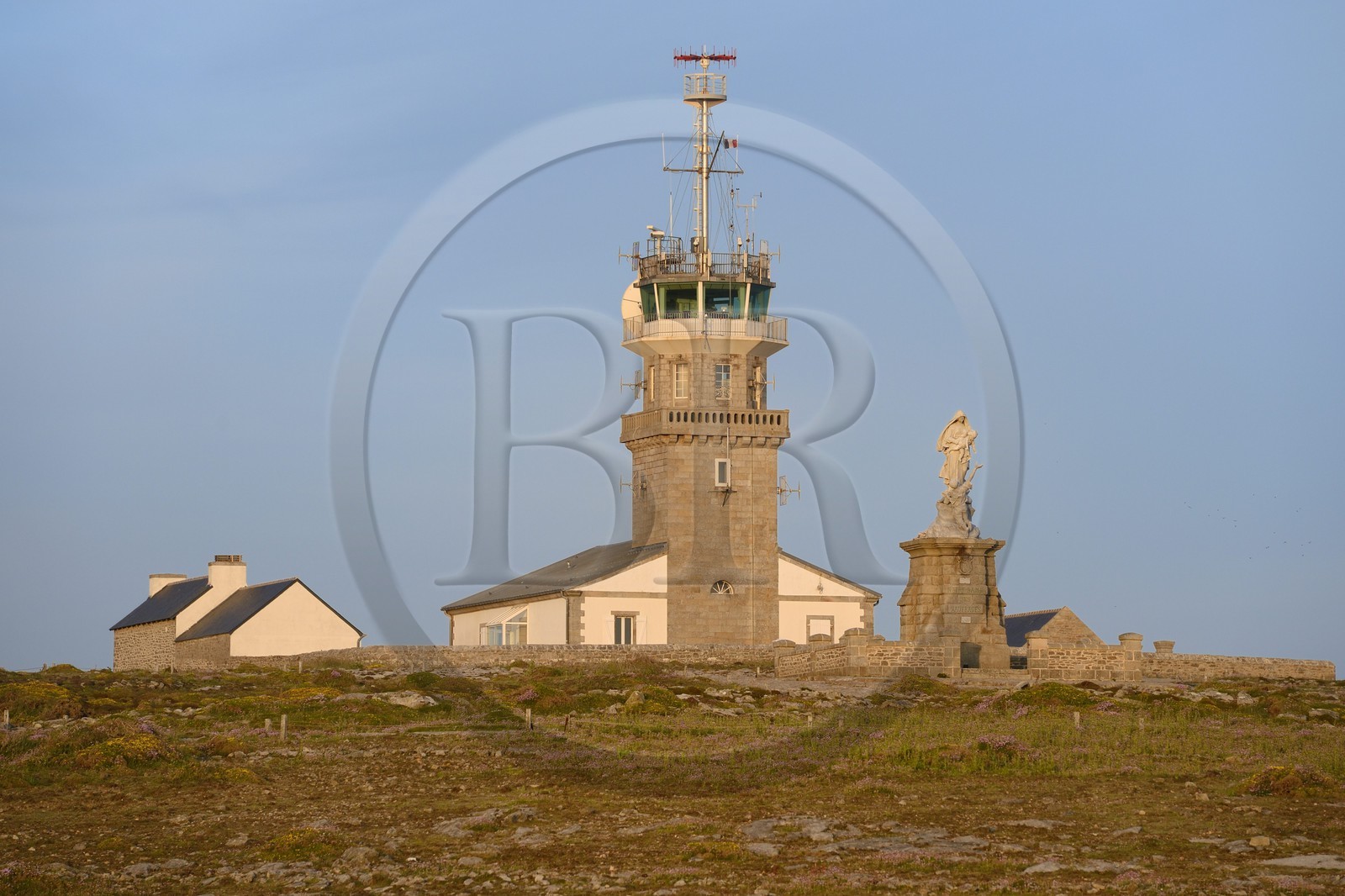 France, Finistère (29), Mer d'Iroise, Plogoff, le semaphore de la Pointe du Raz