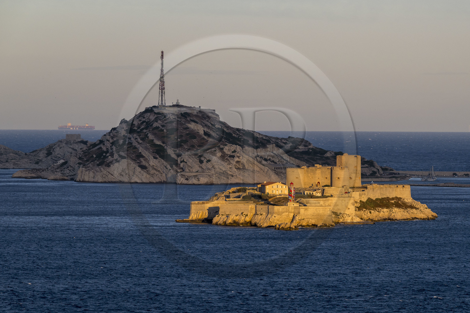 France, Bouches-du-Rhône (13), Marseille, Parc National des Calanques, Archipel des Iles du Frioul, le chateau d'If au petit matin