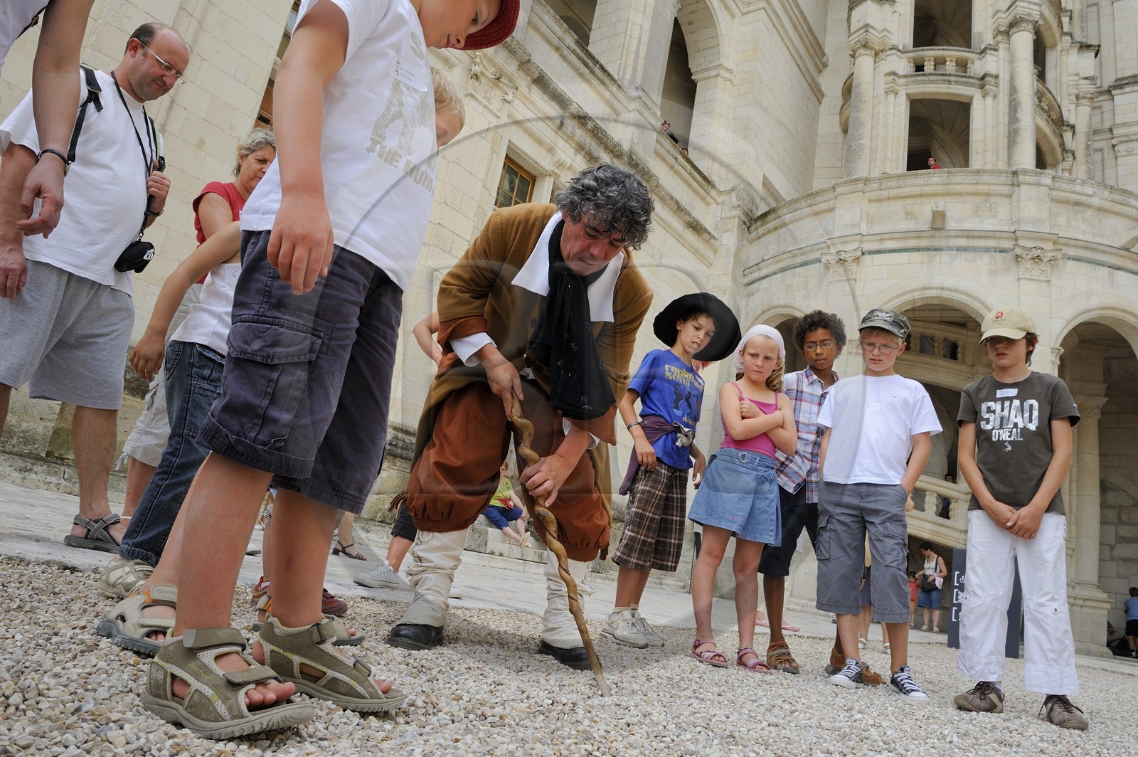 France, Loir et Cher (41), Vallée de la Loire classée Patrimoine Mondial de l' UNESCO, château de Chambord, visite guidée pour enfants en costume