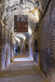 France, Gard (30), Nîmes, les Arènes, amphithéatre romain de la fin du Ier siècle, galerie circulaire