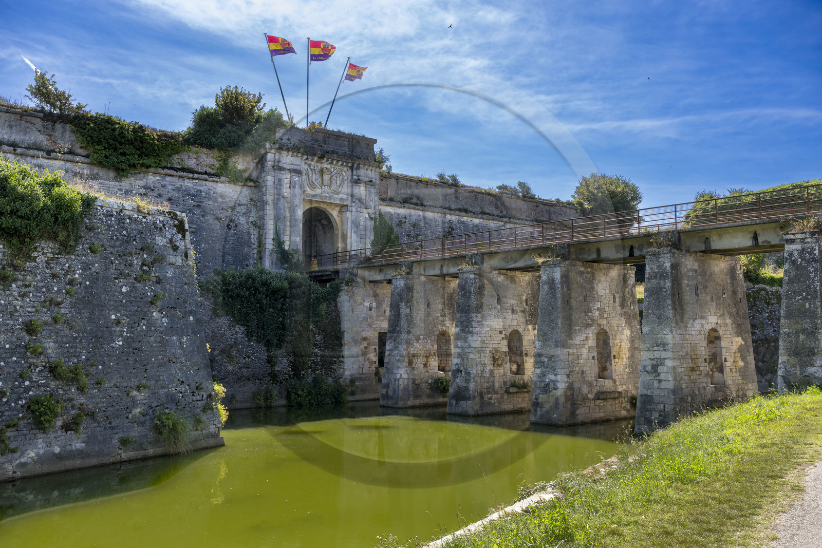 France, Charente-Maritime (17), Ile d'Oléron, le Chateau-d'Oléron, la porte Royale, un des principaux accès à la citadelle