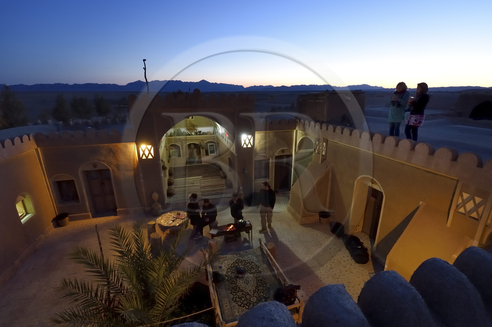 Iran, Province d'Ispahan, désert du Dasht-e Kavir, Mesr dans la région de Khur et Biabanak, gite dans une maison traditionnelle de l'oasis de Farahzad