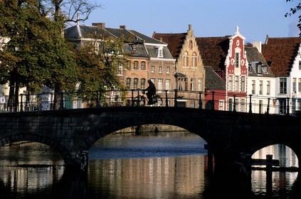 Belgique, Flandre Occidentale, Bruges (Brugge), pont sur le canal