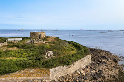 France, Finistère (29), Pays des Abers, estuaire de l'Aber Wrac'h, fort construit par Vauban début XVIIIème siècle sur l'Ile Cèzon (vue aérienne)