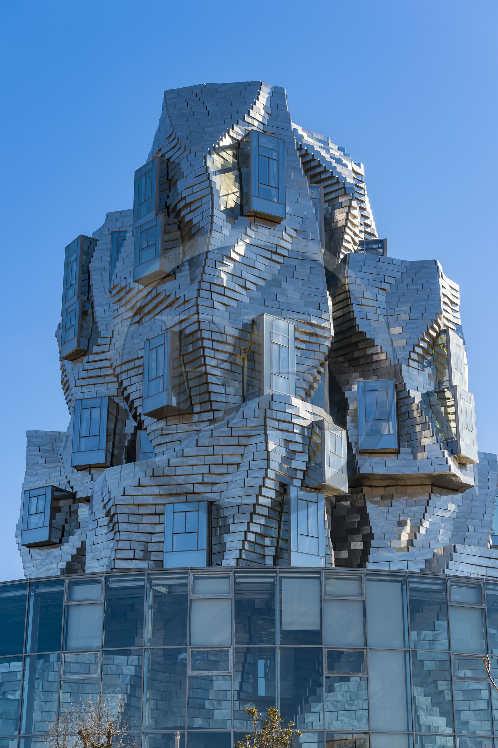 France, Bouches-du-Rhône (13), Arles, LUMA Arles, complexe artistique et culturel réalisé par la Fondation LUMA de Maja Hoffmann sur le Parc des Ateliers, architecte Frank Gehry