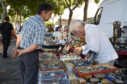 Portugal, Lisbonne, quartier de l'Alfama, campo de Santa Clara, le marché aux puces la Feira da Ladra (foire de la voleuse)