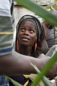 Gabon, province de Ogooué- Maritime, Omboué, région du Loango, jeune femme