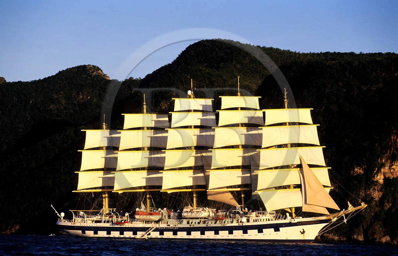 Caraïbes, le 5 mâts SPV Royal Clipper toutes voiles dehors