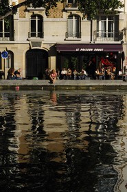 France, Paris, canal Saint-Martin, bistro on the quai de Jemmapes