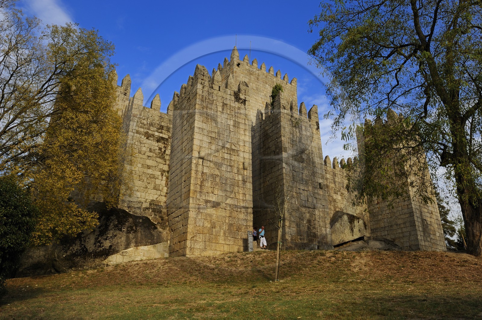 Portugal, région du Minho, Guimaraes, ville classée Patrimoine Mondial de l' UNESCO, le chateau fort aux sept tours