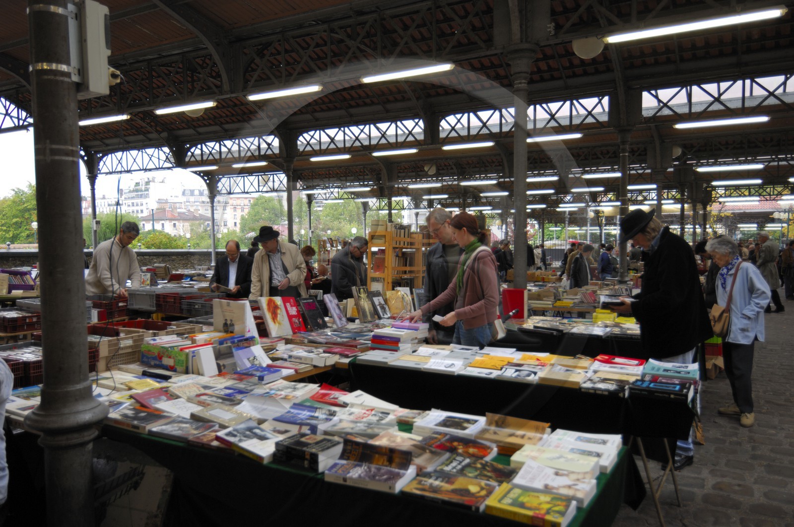France, Paris, Parc George Brassens, book market