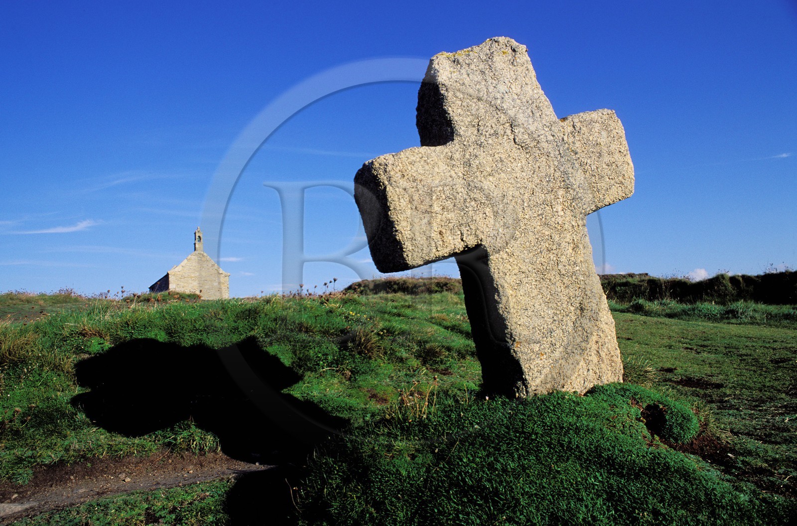 France, Finistère (29), une croix en pierre près de la chapelle Saint-Samson