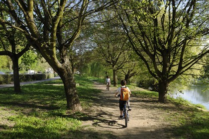 France, Val-de-Marne (94), les bords de Marne, Gournay-sur-Marne, promenade à vélo