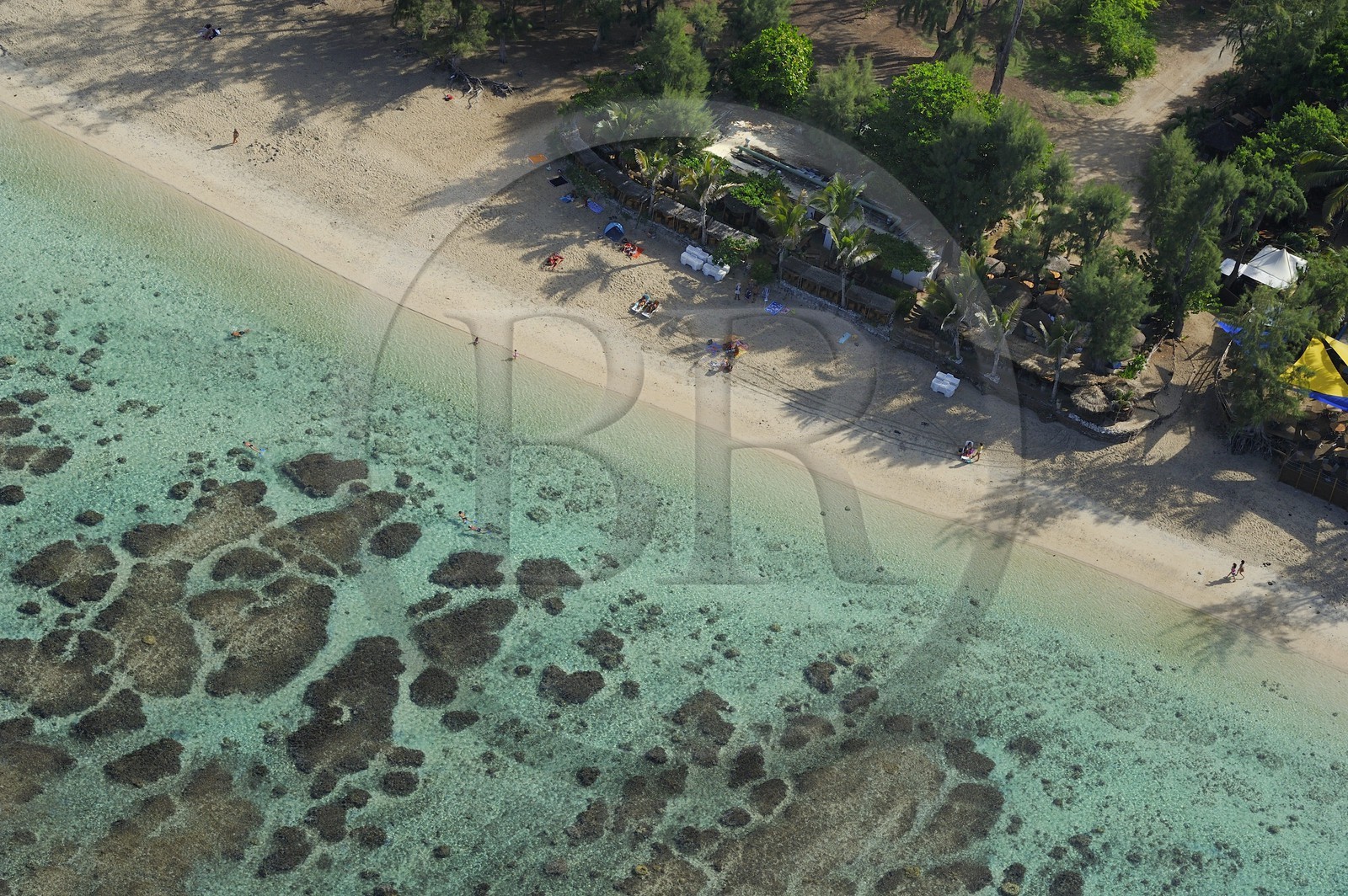 France, île de la Réunion, la Cote Ouest, le lagon de Saint-Gilles-Les-Bains, l'Ermitage-les-Bains (vue aérienne)