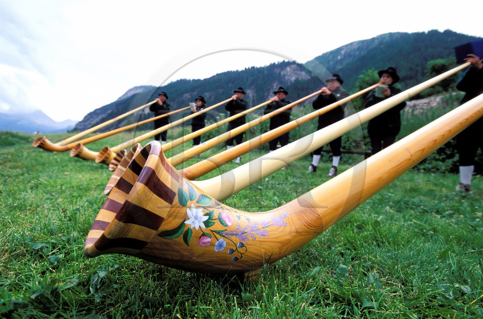 France, Hautes Alpes, Vallee Etroite at the French and Italien border, Briansonneurs alp horn players