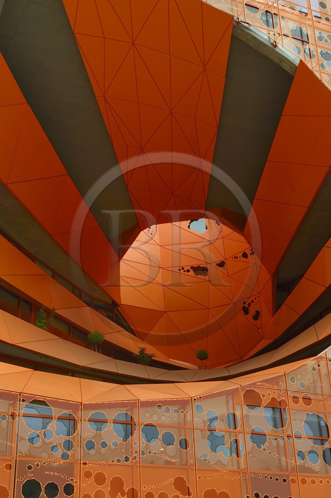 France, Rhône (69), Lyon, nouveau quartier de La Confluence au sud de la Presqu'île, Quai Rambaud, le Cube Orange imaginé par les architectes Dominique Jakob et Brendan MacFarlane