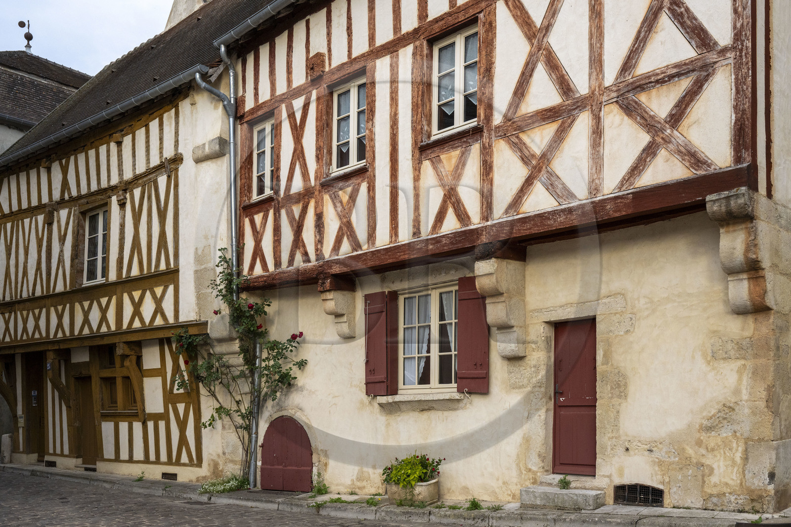 France, Yonne, regional natural park of Morvan, Avallon, 15th-16th century half-timbered house on Rue Maison Dieu in the old town