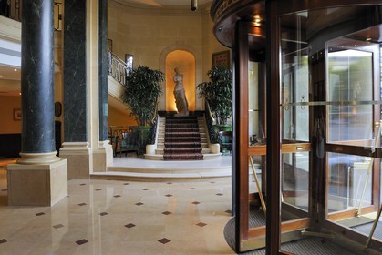 France, Paris (75), hall d'entrée de l'hôtel du Louvre