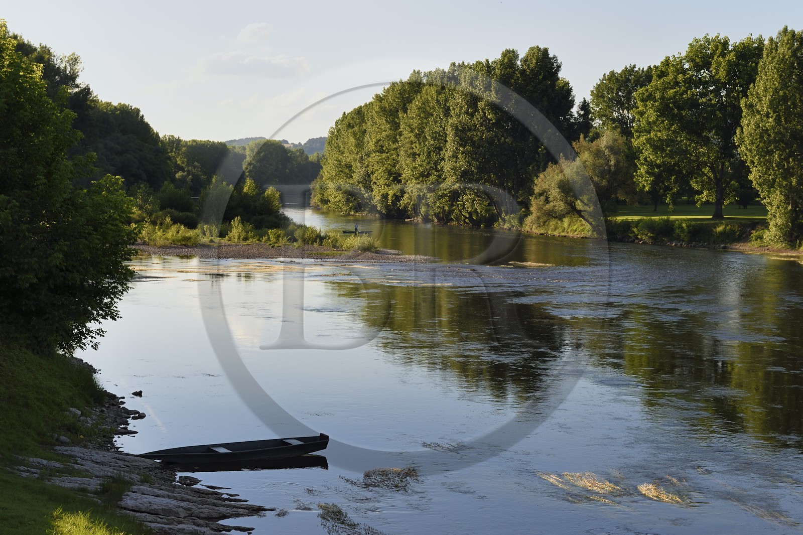 France, Dordogne (24), Périgord Noir, vallée de la Dordogne, la rivière Dordogne à Envaux