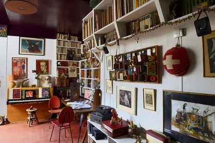 Paris (75), Cité Véron au 94 Bd de Clichy, appartement de Boris Vian et tous ses objets intimes
