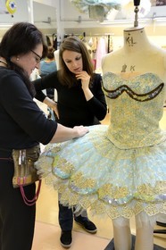 France, Paris (75), Opéra Garnier, les ateliers du costume, les ateliers flous, confection d'un tutu