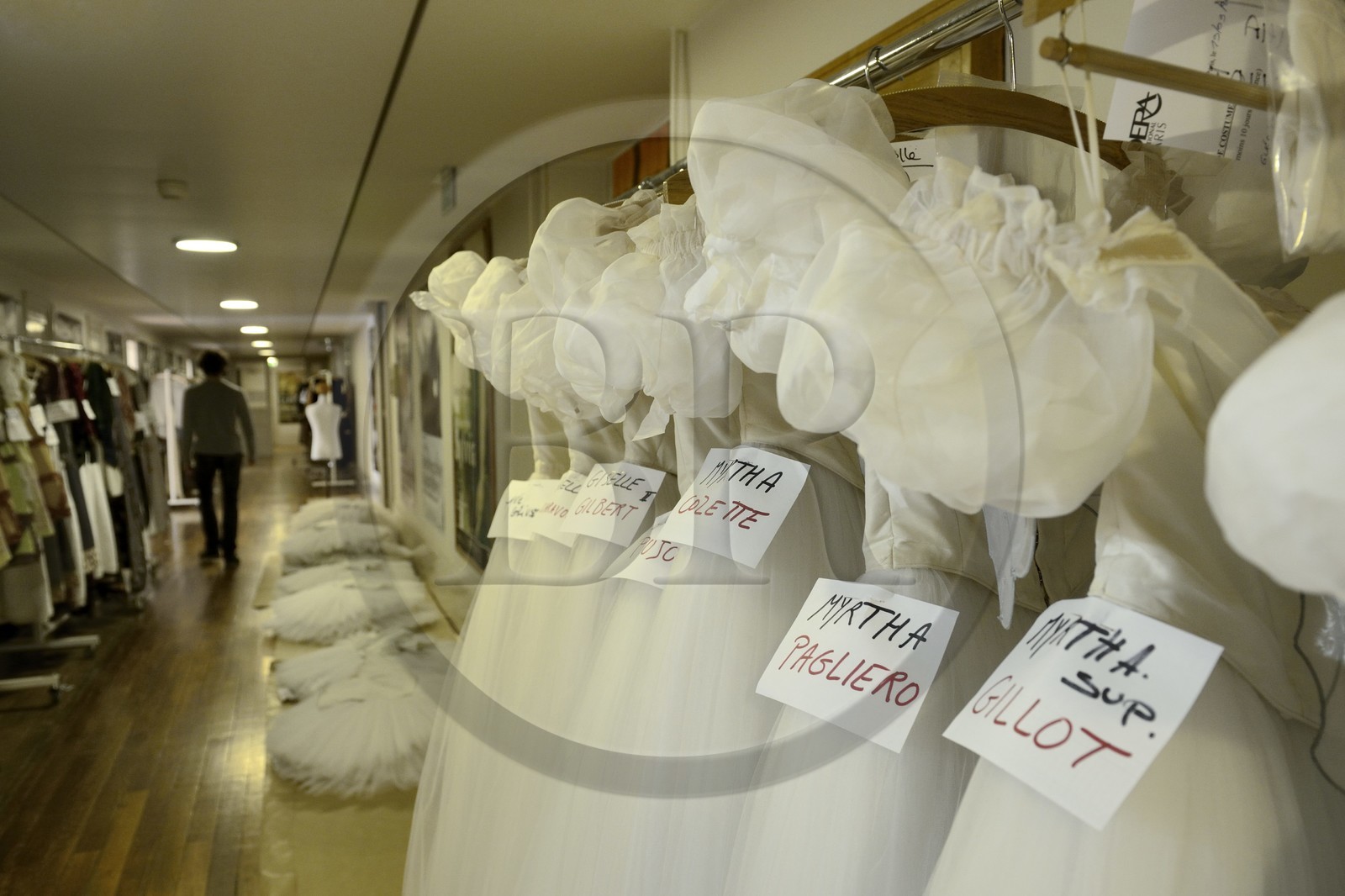 France, Paris (75), Opéra Garnier, les ateliers du costume, costumes en attentes dans un corridor