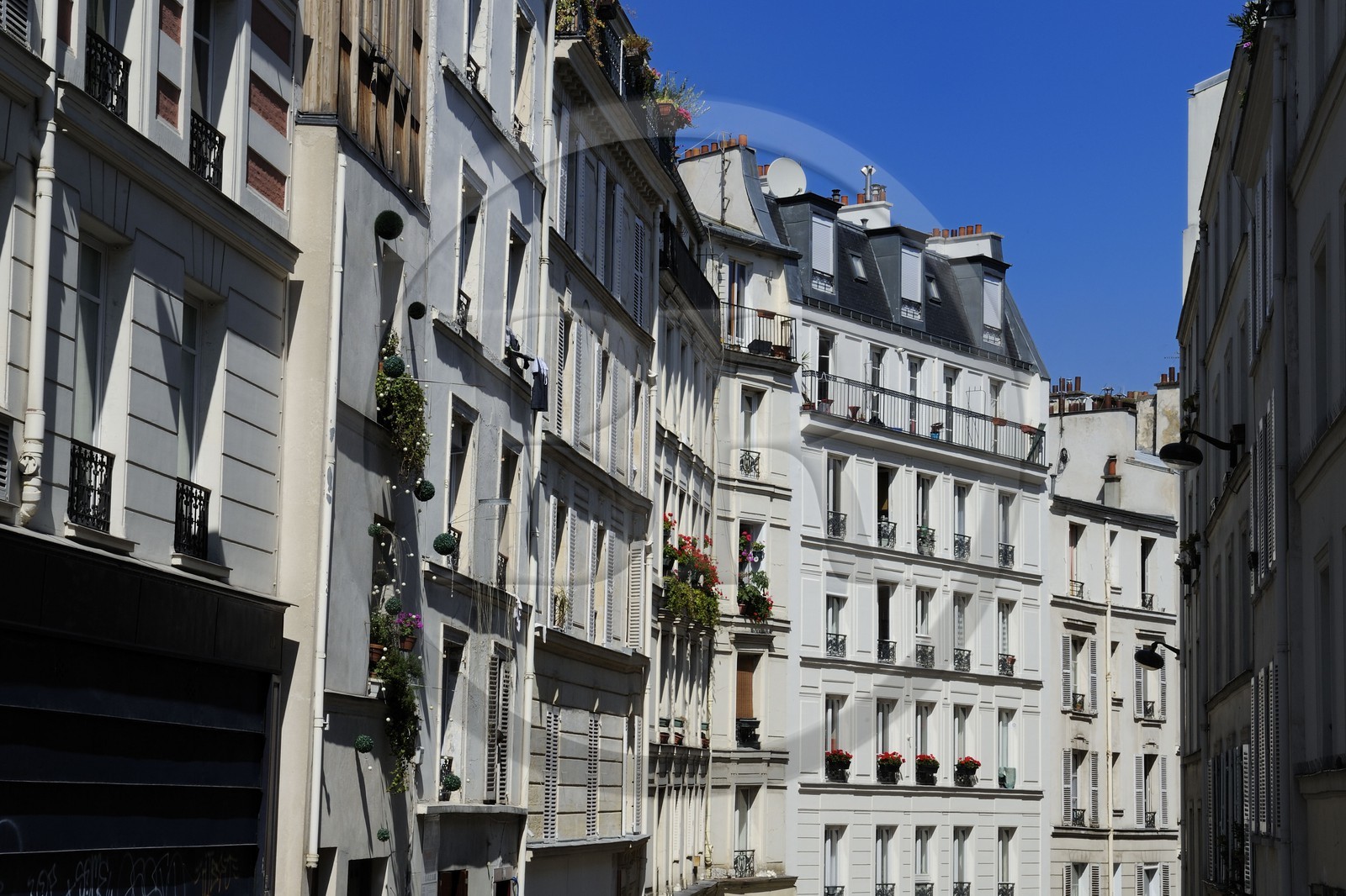France, Paris (75), la rue Feutrier qui descend de la Butte Montmartre