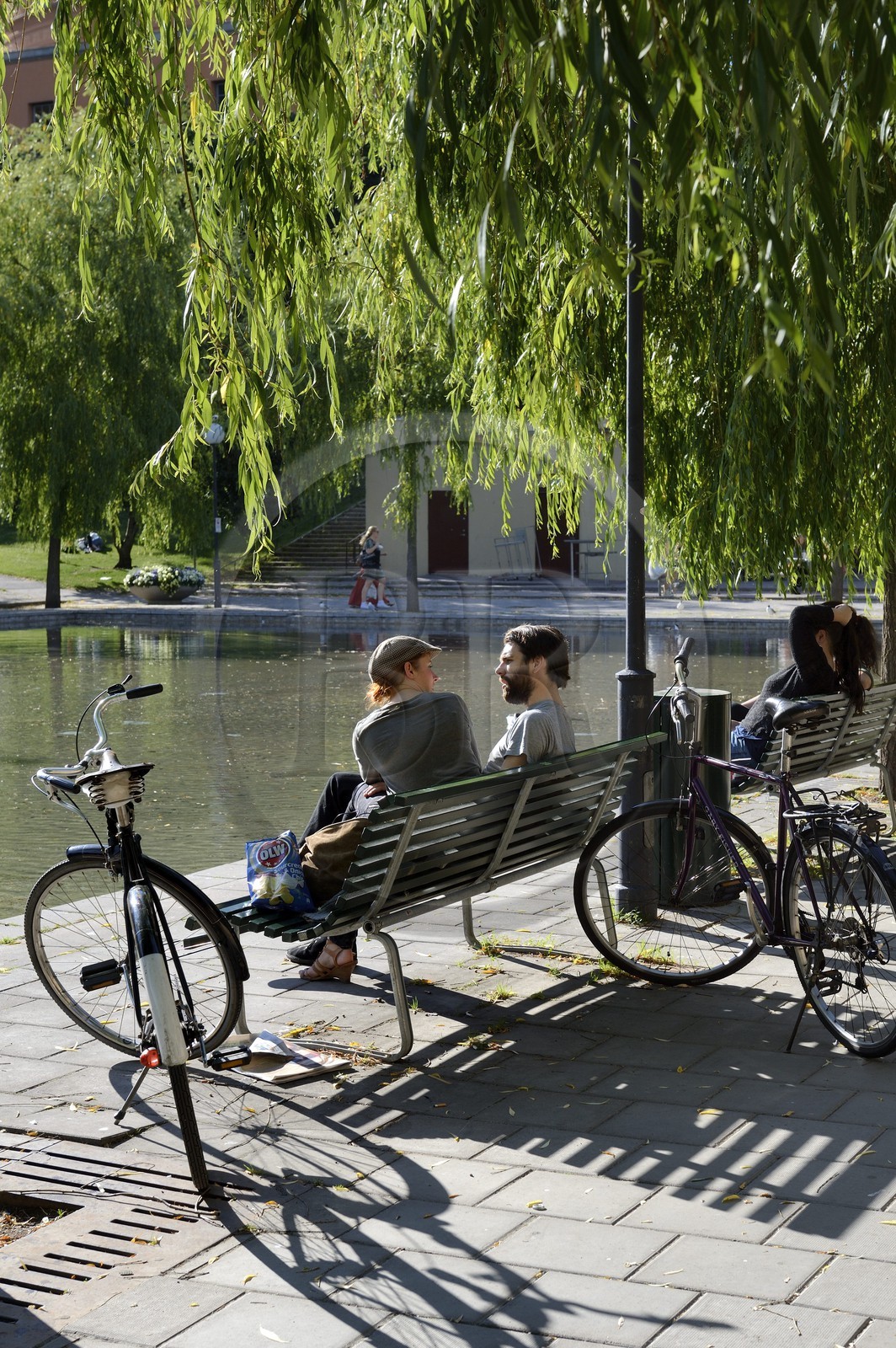 Suède, Stockholm, couple d'amoureux sur un banc