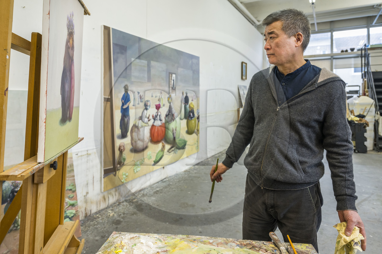 France, l'artiste peintre de Xiao Fan Ru dans son atelier aux Lilas près de Paris