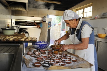 Portugal, Minho region, Guimaraes, pastry in Trinas Street, Vira Costinha continues the tradition with her duces régionales (conventual pastry) whose secret recipe is well guarded