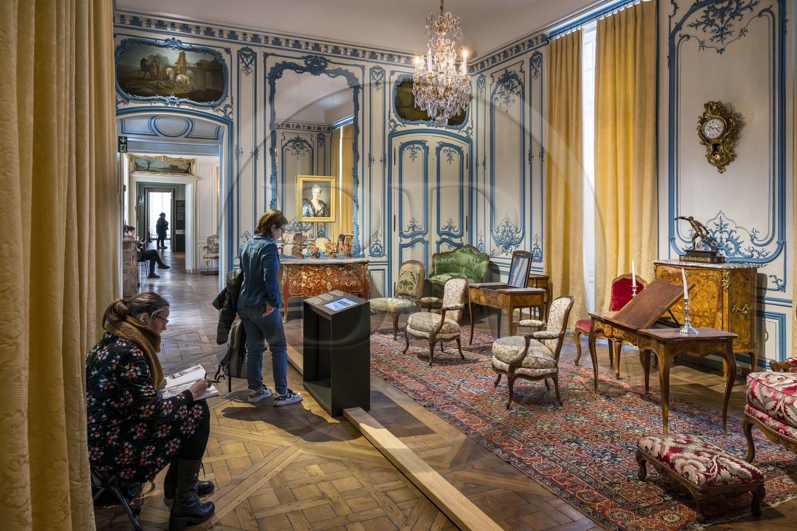France, Paris (75), quartier du Marais, Musée Carnavalet, salon de l'Hotel Brulart de Sillery avec les boiserie de 1730