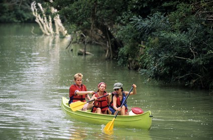 France, Gers (32), canoë sur la rivière Baïse à Beaucaire
