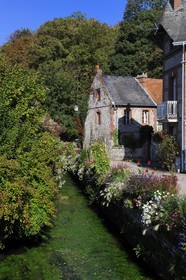 France, Seine-Maritime (76), Veules-les-Roses baignée par la Veules fleuve célèbre pour la faible longueur de son cours (1 100 m)