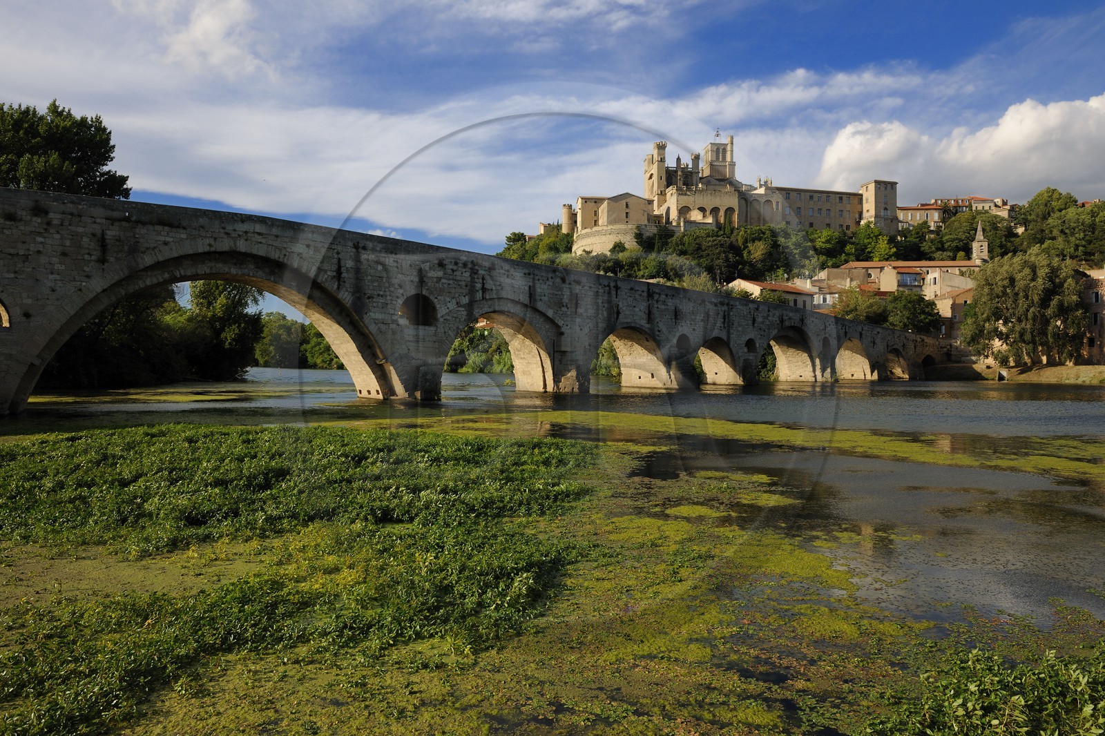 France, Herault, Beziers, Saint Nazaire cathedral and the Pont-Vieux on the Orb River