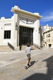 France, Var (83), Toulon, les anciennes halles municipales dans le style Art-déco transformées en halles gourmandes