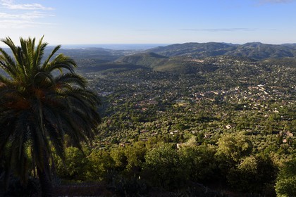France, Alpes-Maritimes (06), région de Grasse, Cabris, vue sur la region de Grasse et la baie de Cannes