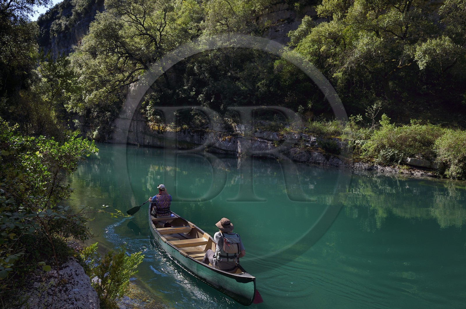 Var on the Left Bank and Alpes de Haute Provence on the Right Bank, Parc Naturel Regional du Verdon, Basses Gorges du Verdon downstream of Lake St. Croix, discovery by canoe of the gorges de Baudinard.