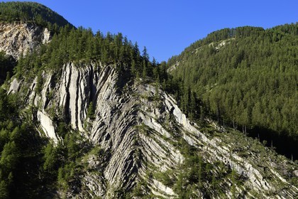 France, Alpes de Haute Provence, Uvernet Fours, Mercantour mountain range, Ubaye valley, Bachelard valley towars the Cayolle pass (2326 m), thrust sheet of limestone