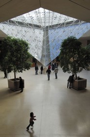 France, Paris (75), Carrousel du Louvre, Pyramide inversée par l'architecte Ieoh Ming Pei