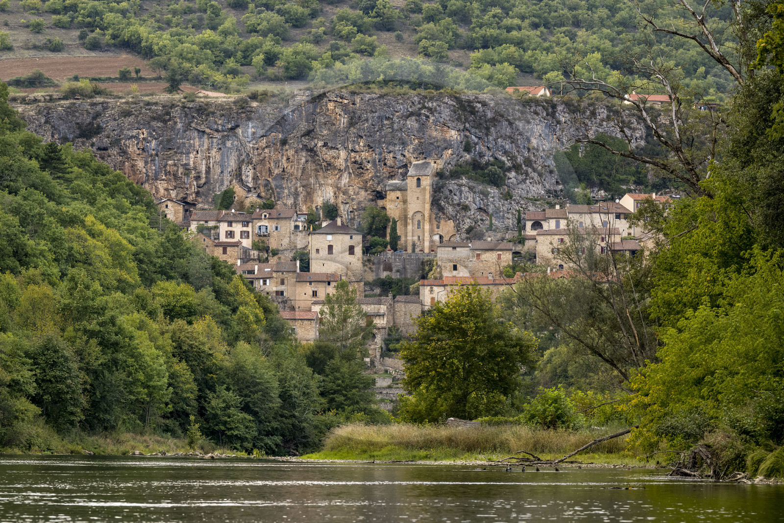 France, Aveyron (12), parc naturel régional des Grands Causses, Peyre, labellisé Les Plus Beaux Villages de France, sur les berges du Tarn