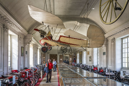 France, Côte-d'Or (21), Côte de Beaune, Savigny-les-Beaune, le chateau avec les musées et collections avions de chasse, voitures de course Abarth, motos, tracteurs enjambeurs, maquettes, camions de pompiers, Pou-du-ciel est un avion conçu par Henri Mignet en 1934