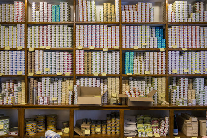 Portugal, Lisbonne, quartier de Baixa pombalin, conserveira de Lisboa (conserverie) specialisée dans le poisson, les boites Tricana