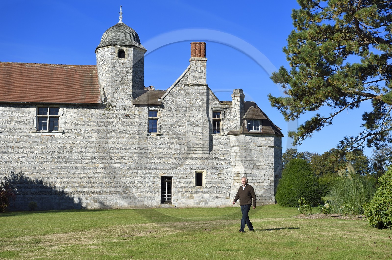 France, Seine-Maritime (76), Côte d'Albatre, Pays de Caux, Varengeville-sur-Mer, le Manoir d'Ango,  Jean Baptiste Hugot copropriétaire du manoir avec ses deux soeurs