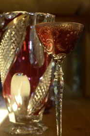 France, Moselle (57), Saint-Louis-les-Bitche, musée de la Cristallerie Saint-Louis, verre avec couleurs translucides dans la masse